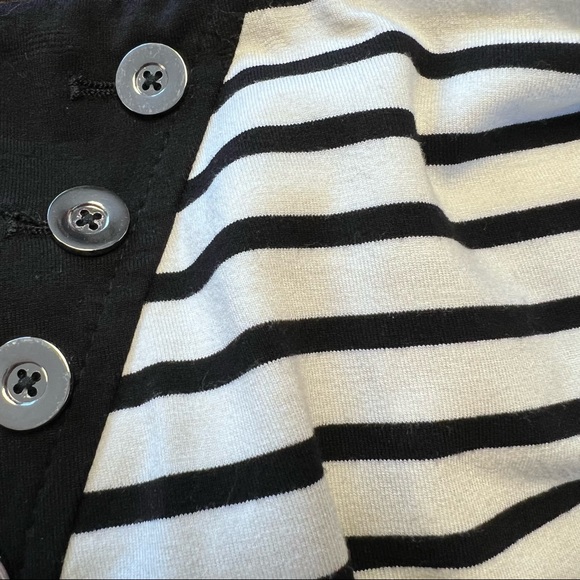 White House Black Market striped skirt fully lined. Slit in back. Size 4 - Picture 6 of 8